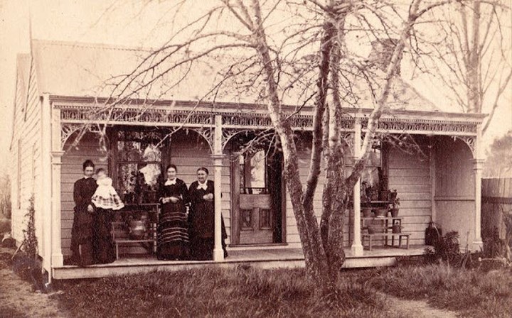 Cuộc sống đời thường của một gia đình ở Victoria, Australia năm 1880.