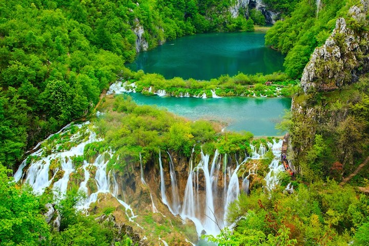 Công viên Quốc gia Plitvice là một trong các kỳ quan thiên nhiên nổi tiếng của Croatia nói riêng và châu Âu nói chung.