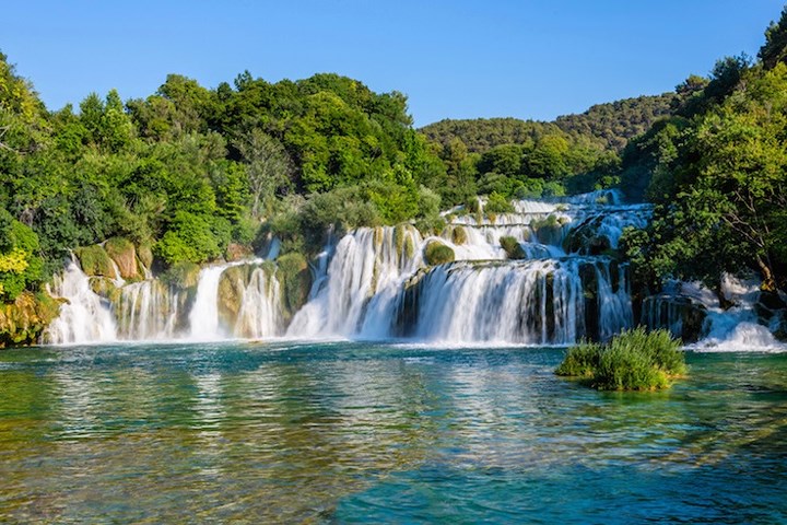 Công viên Quốc gia Krka là một thắng cảnh khác của Croatia. Địa điểm này có nhiều thác nước tuyệt đẹp và hồ nước trong xanh.