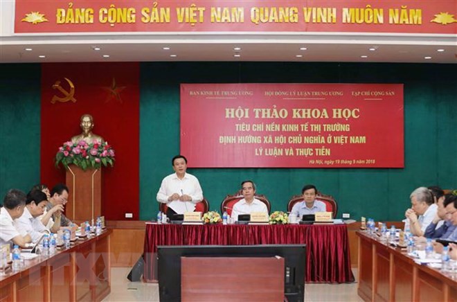 Ông Nguyễn Xuân Thắng, Chủ tịch Hội đồng Lý luận Trung ương, Giám đốc Học viện Chính trị Quốc gia Hồ Chí Minh phát biểu tại hội thảo. (Ảnh: Phương Hoa/TTXVN)