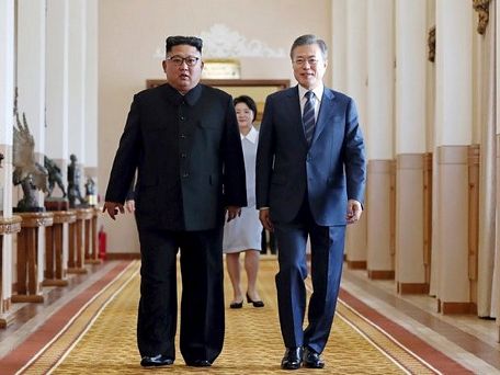 Tổng thống Moon Jae-in và nhà lãnh đạo Triều Tiên Kim Jong-un. (Nguồn: nytimes)