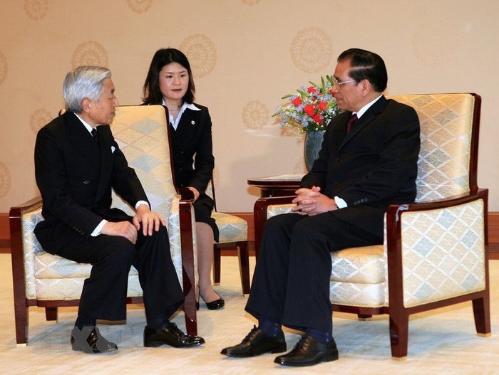 Tổng Bí thư Nông Đức Mạnh hội kiến với Nhật hoàng Akihito, ngày 20/4/2009, tại Thủ đô Tokyo. (Ảnh: Xuân Tuân/TTXVN)