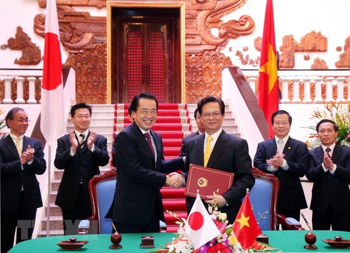 Thủ tướng Nguyễn Tấn Dũng và Thủ tướng Nhật Bản Naoto Kan ký Tuyên bố chung Việt Nam-Nhật Bản sáng 31/10/2010, tại Văn phòng chính phủ. (Ảnh: Đức Tám/TTXVN)