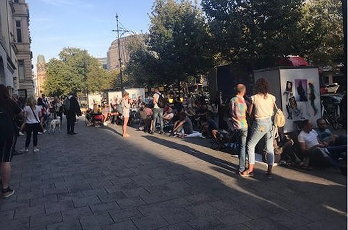 Hàng người chờ mua iPhone cũng đã hình thành tại Berlin từ hôm qua./.