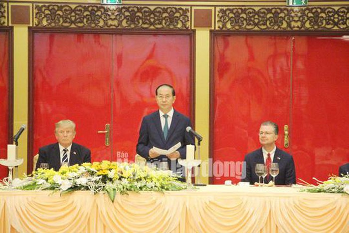 Tiệc chiêu đãi Nhà nước (Quốc yến) Tổng thống Mỹ Donald Trump do Chủ tịch nước Trần Đại Quang chủ trì diễn ra trọng thể tối 11/11/2017 tại Trung tâm hội nghị quốc tế ở Hà Nội.