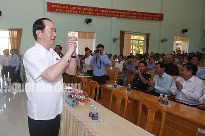 Chủ tịch nước Trần Đại Quang tiếp xúc cử tri tại huyện Cần Giờ, TP HCM vào tháng 7/2018.