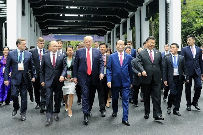  Chủ tịch nước Trần Đại Quang, Tổng thống Liên bang Nga Vladimir Putin, Tổng thống Hoa Kỳ Donald Trump, Chủ tịch Trung Quốc Tập Cận Bình và các Trưởng đoàn Diễn đàn Hợp tác kinh tế châu Á-Thái Bình Dương (APEC) lần thứ 25, ngày 11/11/2017, tại thành phố Đà Nẵng. (Ảnh: Nhan Sáng/TTXVN)