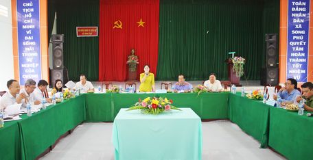 Đoàn phúc tra làm việc tại xã Song Phú.