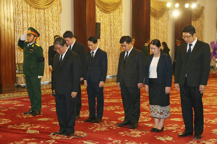 Đoàn Tổng lãnh sự quán Lào đến viếng chủ tịch nước Trần Đại Quang.
