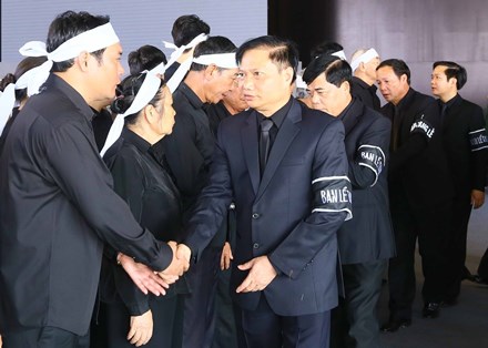 Các đồng chí lãnh đạo tỉnh chia buồn với gia quyến Chủ tịch nước Trần Đại Quang