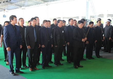 Đoàn đại biểu UBND tỉnh viếng Chủ tịch nước
