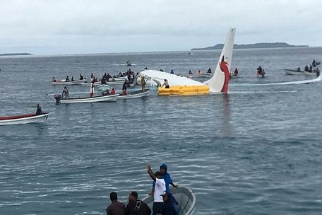 Có 4 công dân Việt Nam trong vụ máy bay của hãng Air Niugini bị rơi xuống biển. Ảnh: The Guardian.