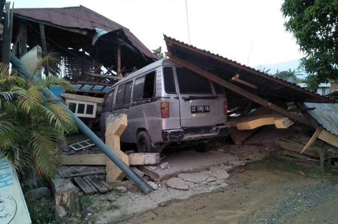 Một ngôi nhà bị hư hỏng sau một trận động đất tại Palu, đảo Sulawesi. (Nguồn: Reuters)