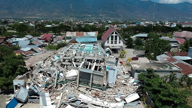 Hình ảnh chup từ trên cao đống đỏ nát của một khách sạn mười tầng ở Palu, đảo Sulawesi bị động đất-sóng thần đánh sập. (Nguồn: AFP)