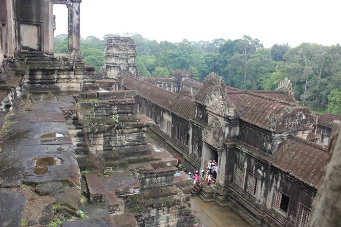 Quần thể di tích Angkor mang trong lòng nhiều điều kỳ thú, gắn liền với lịch sử của người dân đất nước chùa tháp.