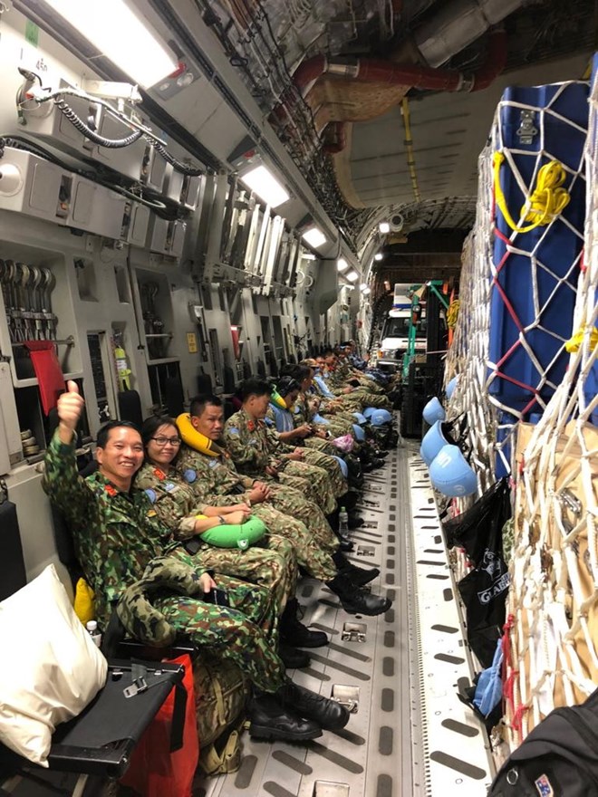Các chiến sỹ gìn giữ hòa bình Việt Nam trước giờ máy bay cất cánh. (Nguồn: Đại sứ quán Australia tại Việt Nam)