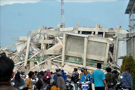 Hiện trường đổ nát sau vụ động đất và sóng thần tại Palu, Sulawesi, Indonesia ngày 29/9/2018. Ảnh: AFP/TTXVN