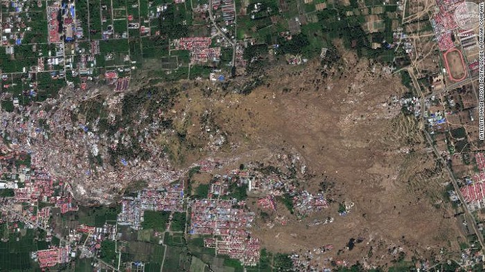 Còn đây là hình ảnh khu dân cư rộng lớn này bị phá hủy tan hoang và chỉ còn là một đống đổ nát khi thiên tai ập đến ngày 28/9.