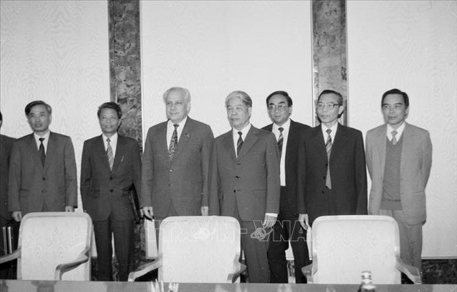 Chủ tịch Hội đồng Bộ trưởng Đỗ Mười hội đàm với Thủ tướng Liên Xô Valentin Pavlov, ngày 7/5/1991 tại điện Kremlin ở thủ đô Moskva. Ảnh: Minh Đạo/TTXVN