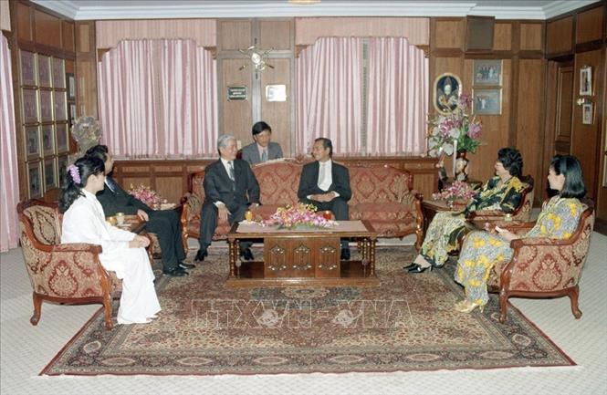  Thủ tướng Malaysia Mahathir bin Mohamad và gia đình tiếp thân mật Tổng Bí thư Đỗ Mười thăm chính thức Malaysia (3/1994). Ảnh: Xuân Lâm/TTXVN
