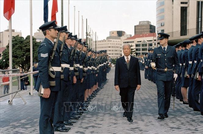  Lễ đón Tổng Bí thư Đỗ Mười thăm chính thức New Zealand (tháng 7/1995). Ảnh: Xuân Lâm/TTXVN