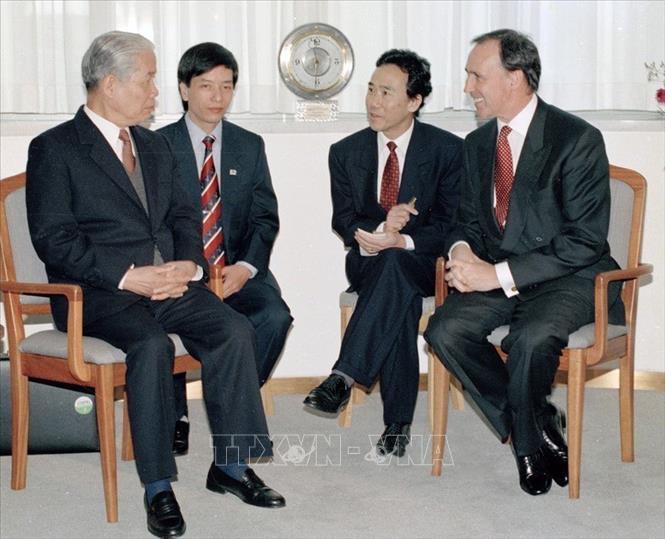  Tổng Bí thư Đỗ Mười hội đàm với Thủ tướng Australia Paul Keating tại Văn phòng Thủ tướng Australia (7/1995). Ảnh: Xuân Lâm/TTXVN