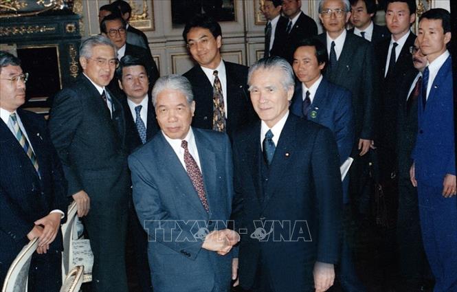  Tổng Bí thư Đỗ Mười gặp, hội đàm với Thủ tướng Nhật Bản Tomiichi Murayama trong khuôn khổ chuyến thăm chính thức Nhật bản từ ngày 18-19/4/1995. Ảnh: Xuân Lâm/TTXVN
