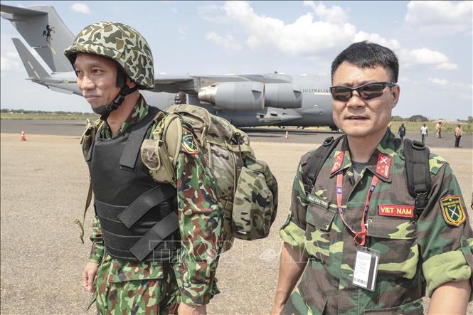 Các bác sĩ quân y Việt Nam đầu tiên đặt chân xuống sân bay quốc tế Juba.