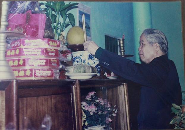  Hình ảnh nguyên Tổng Bí thư Đỗ Mười về quê thắp hương trước bàn thờ Tổ tiên