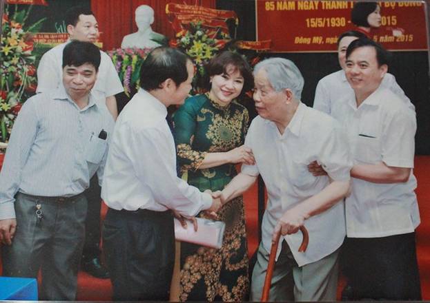 Chi bộ Đông Phù - chi bộ đảng ngoại thành đầu tiên ở Hà Nội được thành lập vào năm 1930. Năm 1939, nguyên Tổng Bí thư Đỗ Mười được kết nạp vào Đảng Cộng sản Việt Nam tại đây.