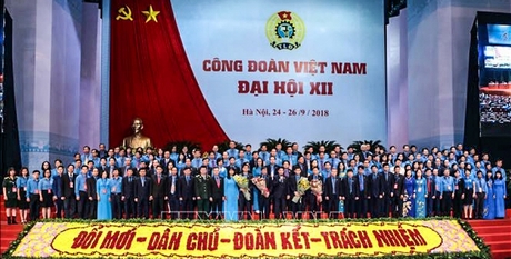 Ban Chấp hành Tổng LĐLĐ Việt Nam nhiệm kỳ 2018- 2023 ra mắt đại hội.