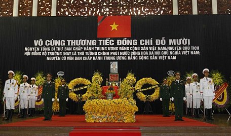Linh cữu nguyên Tổng Bí thư Đỗ Mười quàn tại Nhà tang lễ quốc gia, số 5 Trần Thánh Tông (Hà Nội). (Nguồn: TTXVN)