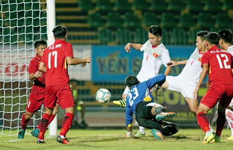 / Các các thủ trẻ bóng đá U21 (áo trắng) và U19 Việt Nam tại Giải quốc tế U21 Cúp Báo Thanh Niên 2017, sẽ là nòng cốt cho đội Việt Nam tại giải U23 Châu Á 2020.