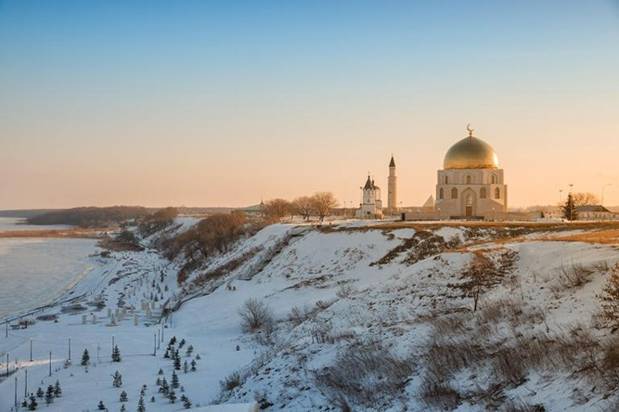 Thành phố trung cổ Bolgar, nằm trên bờ sông Volga nổi tiếng, đã từng là thủ đô một thời của Kim Trường Hãn Quốc (Đế chế Mông Cổ). Ngày nay, Bolger được coi như chốn thiêng liêng của cộng đồng người Hồi giáo Tatars.