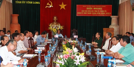 Đồng chí Trương Văn Sáu- Phó Bí thư Thường trực Tỉnh ủy chủ trì hội nghị tại tỉnh Vĩnh Long.