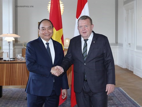 Thủ tướng Nguyễn Xuân Phúc và Thủ tướng Đan Mạch Lars Løkke Rasmussen. - Ảnh: VGP/Quang Hiếu