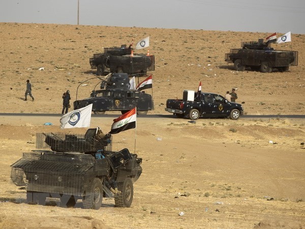 Các lực lượng an ninh Iraq trong một chiến dịch truy quét phiến quân IS. (Nguồn: AFP/TTXVN)