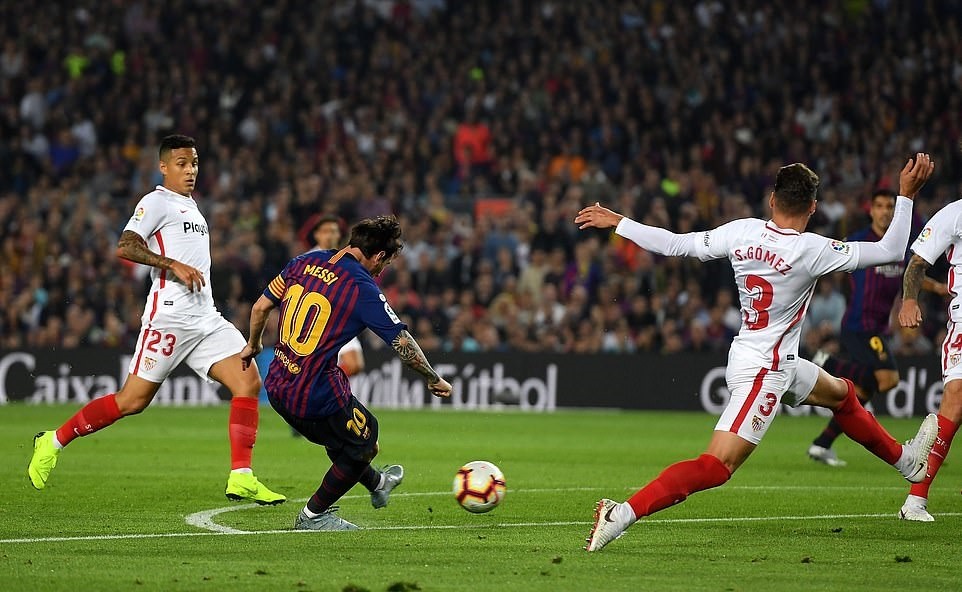 Dù chỉ chạm bóng 12 lần ở trận này, Messi cũng đã kịp ghi 1 bàn thắng cho đội bóng. Ảnh: AP