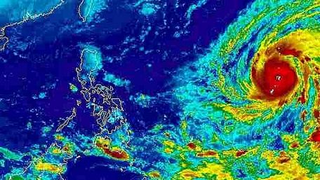  Siêu bão Yutu đổ bộ Philippines. Ảnh: NOAA