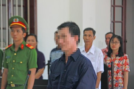  Bị cáo Dương Quang Long nghe HĐXX tuyên án.
