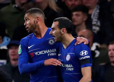 Niềm vui của các cầu thủ Chelsea sau khi có bàn thắng - Ảnh: REUTERS