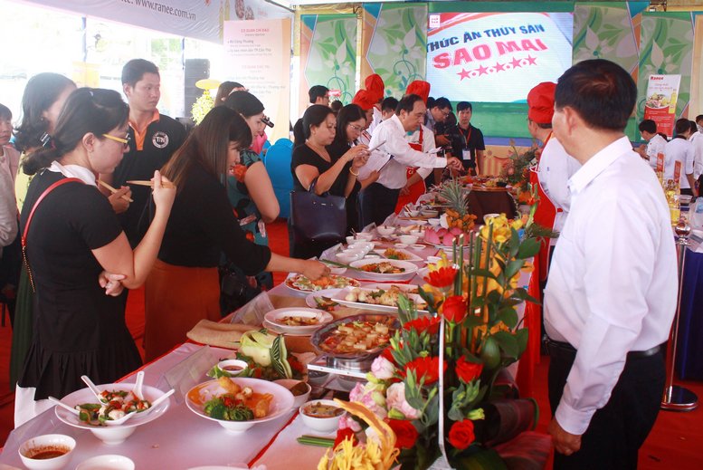  Ban giám khảo cuộc thi là các nghệ nhân, siêu đầu bếp, giảng viên, đại diện Hiệp hội cá tra Việt Nam, chuyên gia lĩnh vực truyền thông.