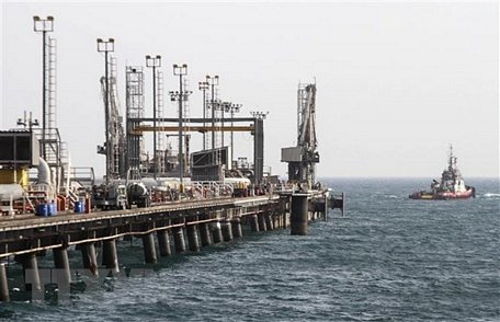 Cơ sở lọc dầu của Iran trên đảo Khark, ngoài khơi vùng Vịnh ngày 23/2/2016. (Ảnh: AFP/ TTXVN)