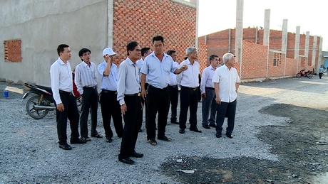Đoàn tham quan thực tế tại Cơ sở chế biến nông sản, thực phẩm Khang Lộc (xã Thuận An).