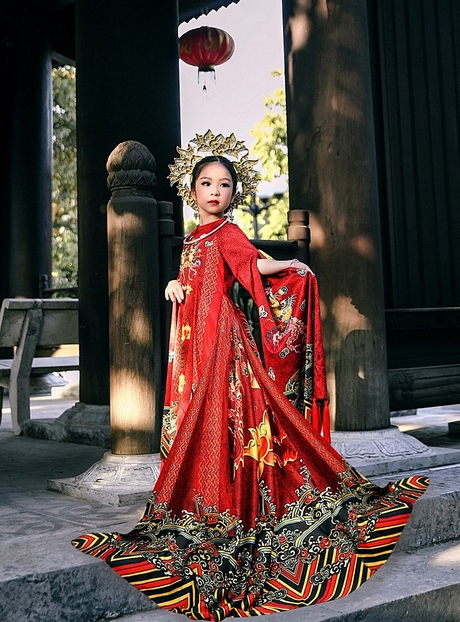 Chiếc áo dài lấy cảm hứng từ trang phục của Hoàng hậu Nam Phương