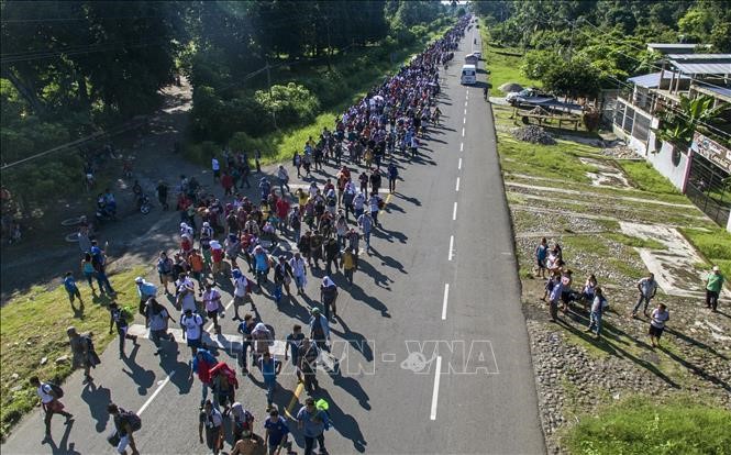 Người di cư Honduras tại khu vực bang Chiapas, Mexico trong hành trình tới Mỹ ngày 21/10. Ảnh: AFP/TTXVN