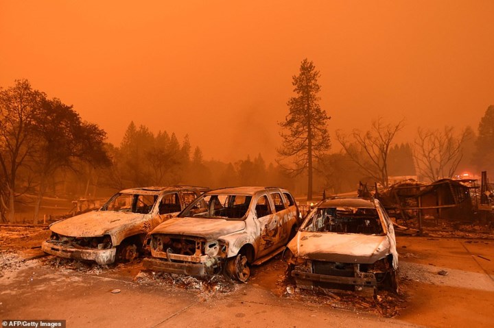 Hình ảnh tan hoang sau đợt càn quét của các đám cháy rừng. Ảnh: AFP/Getty.
