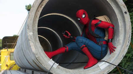 Spider-Man được coi là một trong những siêu anh hùng nổi tiếng nhất của Marvel. Bước ra từ truyện tranh, Spider-Man đã nhiều lần xuất hiện trên màn ảnh và gần đây nhất là dưới sự thể hiện của nam diễn viên trẻ Tom Holland.