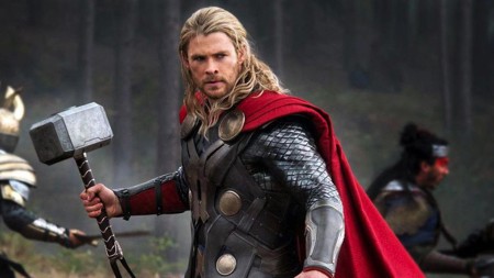 Một vị thần kiêm siêu anh hùng quả thực là đột phá ấn tượng của Stan Lee và kết quả, ông trùm Marvel đã sáng tạo nên Thor với chiếc búa Mjolnir đầy quyền năng.