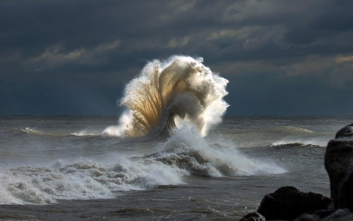Một làn sóng trên hồ Michigan, Mỹ
